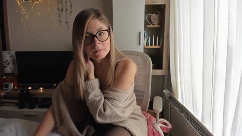 Vicky   online show from 03/19/26, 08:07