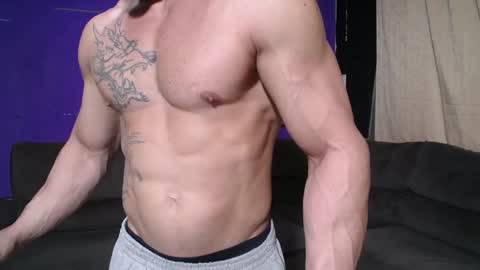 Snapshot of bestmuscle chatting on 02/11/25, 03:40 bestmuscle online show from 02/11/25, 03:40
