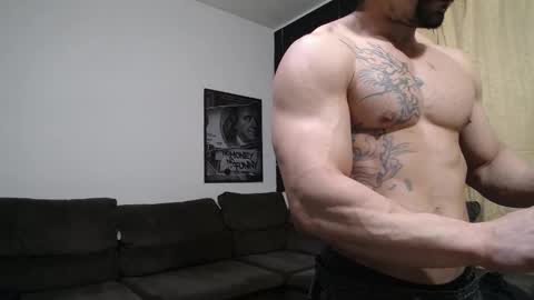 Snapshot of bestmuscle chatting on 10/03/25, 12:18 bestmuscle online show from 10/03/25, 12:18