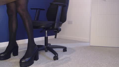 bethanyd04 online show from 10/06/25, 02:47