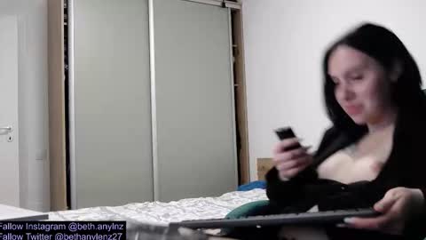 bethanylenz online show from 12/20/25, 12:07