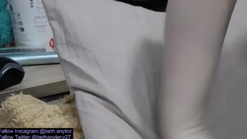 Snapshot of bethanylenz2 chatting on 11/23/25, 11:43 bethanylenz2 online show from 11/23/25, 11:43