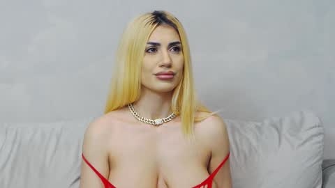 Snapshot of bethierusse chatting on 01/23/25, 02:12 bethierusse online show from 01/23/25, 02:12