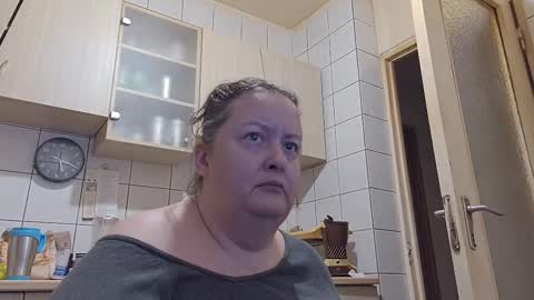 Snapshot of bethnorth chatting on 09/27/25, 02:16 bethnorth online show from 09/27/25, 02:16