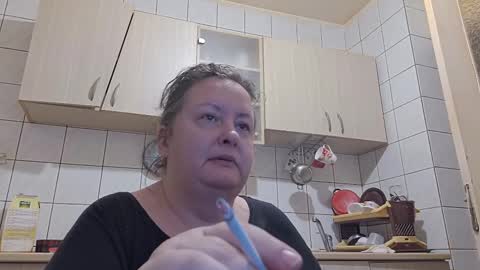 Snapshot of bethnorth chatting on 09/30/25, 02:05 bethnorth online show from 09/30/25, 02:05