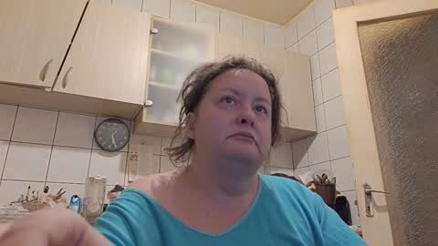 Snapshot of bethnorth chatting on 10/21/25, 02:23 bethnorth online show from 10/21/25, 02:23