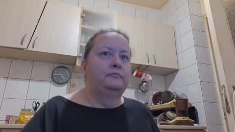 Snapshot of bethnorth chatting on 12/17/25, 02:39 bethnorth online show from 12/17/25, 02:39