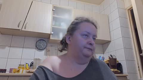 Snapshot of bethnorth chatting on 12/19/25, 02:40 bethnorth online show from 12/19/25, 02:40