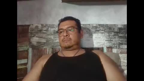 Snapshot of beto471292 chatting on 12/14/25, 01:00 beto471292 online show from 12/14/25, 01:00