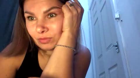 Snapshot of betty199175798 chatting on 10/14/25, 08:53 betty199175798 online show from 10/14/25, 08:53