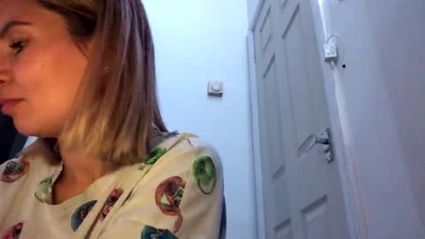 Snapshot of betty199175798 chatting on 10/18/25, 10:10 betty199175798 online show from 10/18/25, 10:10