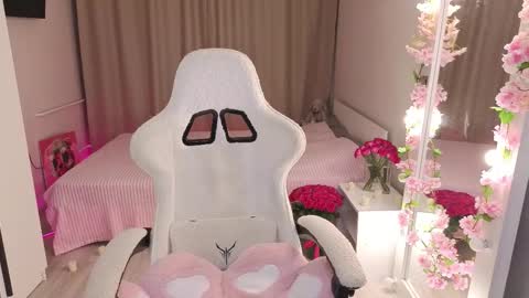 Snapshot of betty__davvis chatting on 10/25/25, 02:24 Betty online show from 10/25/25, 02:24