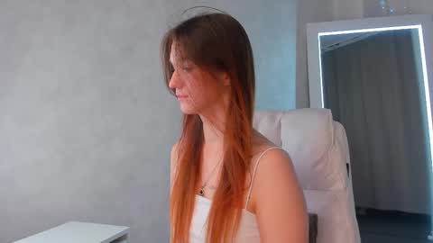 Snapshot of betty_nicolsson chatting on 10/05/25, 09:51 Eva online show from 10/05/25, 09:51