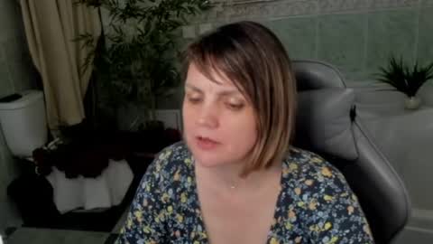 Snapshot of bettygibsonn chatting on 04/01/26, 01:41 Betty online show from 04/01/26, 01:41