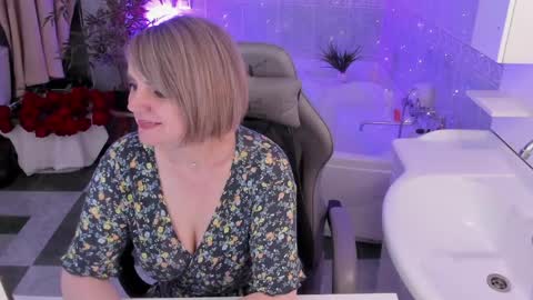 Snapshot of bettygibsonn chatting on 04/10/26, 08:19 Betty online show from 04/10/26, 08:19