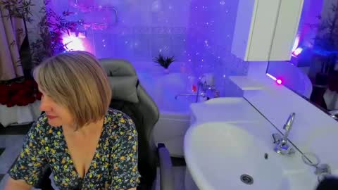 Snapshot of bettygibsonn chatting on 04/14/26, 08:20 Betty online show from 04/14/26, 08:20