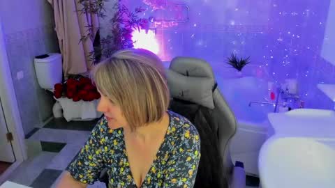 Snapshot of bettygibsonn chatting on 04/15/26, 08:10 Betty online show from 04/15/26, 08:10