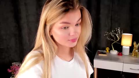 Maddie online show from 03/01/25, 04:11