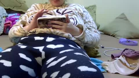 Snapshot of bety25 chatting on 11/28/25, 01:25 bety25 online show from 11/28/25, 01:25