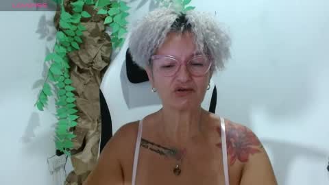 Snapshot of bety_cum3 chatting on 04/22/26, 11:01 bibiana online show from 04/22/26, 11:01