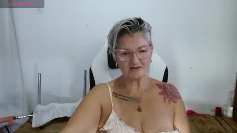 Snapshot of bety_cum3 chatting on 04/26/26, 12:25 bibiana online show from 04/26/26, 12:25