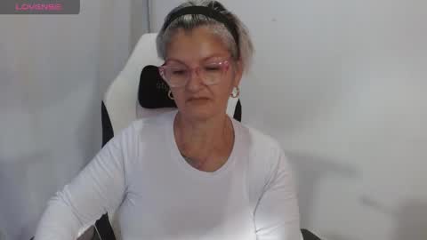 Snapshot of bety_cum3 chatting on 04/30/26, 09:37 bibiana online show from 04/30/26, 09:37