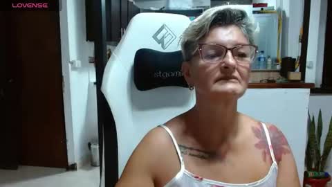 Snapshot of bety_cum3 chatting on 06/25/26, 10:31 bibiana online show from 06/25/26, 10:31
