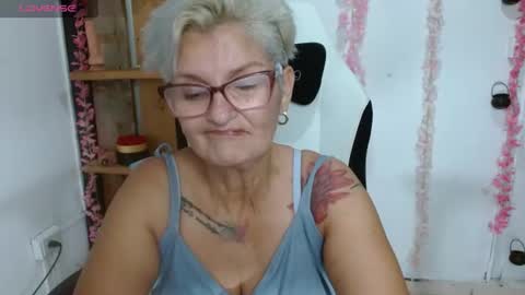 Snapshot of bety_cum3 chatting on 07/20/26, 05:37 bibiana online show from 07/20/26, 05:37