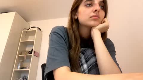 Snapshot of beulahweikert chatting on 06/15/26, 05:15 Lina online show from 06/15/26, 05:15