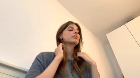 Snapshot of beulahweikert chatting on 06/18/26, 05:17 Lina online show from 06/18/26, 05:17
