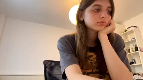 Snapshot of beulahweikert chatting on 06/23/26, 05:22 Lina online show from 06/23/26, 05:22