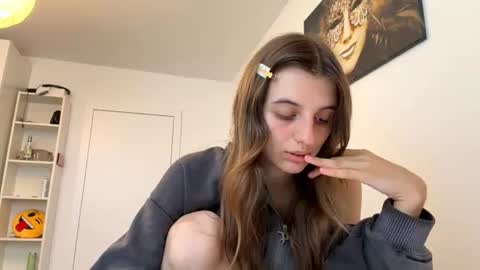 Snapshot of beulahweikert chatting on 07/27/26, 05:20 Lina online show from 07/27/26, 05:20