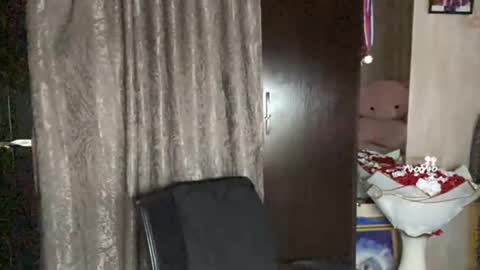 Snapshot of beverleebartus chatting on 04/05/26, 12:13 Sophie online show from 04/05/26, 12:13