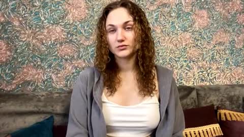 Snapshot of beverleebartus chatting on 04/06/26, 09:43 Sophie online show from 04/06/26, 09:43