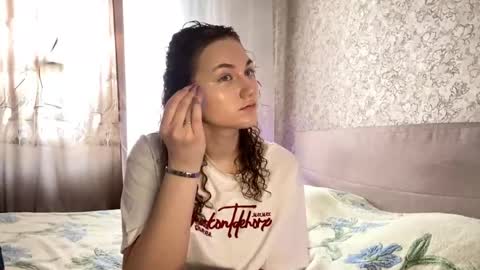 Snapshot of beverleebartus chatting on 04/13/26, 08:09 Sophie online show from 04/13/26, 08:09