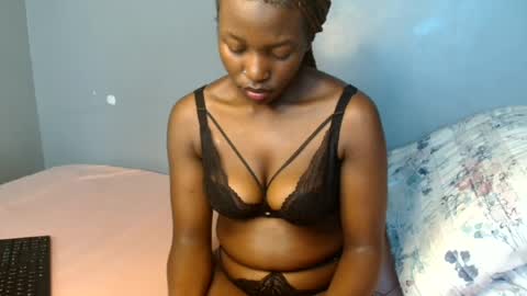 Snapshot of beverly_bay chatting on 07/14/26, 12:00 beverly online show from 07/14/26, 12:00