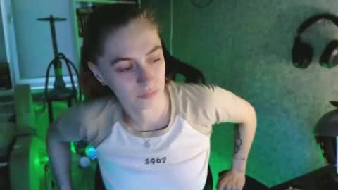 beverly_yay online show from 05/25/26, 06:47