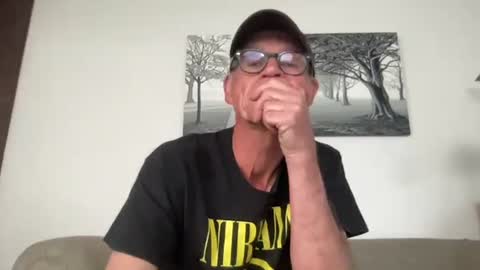 Snapshot of bgrade chatting on 10/18/25, 07:47 bgrade online show from 10/18/25, 07:47