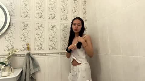 Snapshot of biancahuret chatting on 04/10/26, 02:28 Aya online show from 04/10/26, 02:28