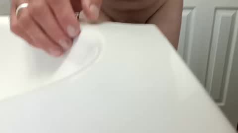 Snapshot of bibottom68942 chatting on 10/24/25, 08:33 bibottom68942 online show from 10/24/25, 08:33