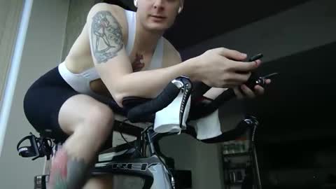 Snapshot of bicyclesocks chatting on 04/05/26, 02:03 bicyclesocks online show from 04/05/26, 02:03