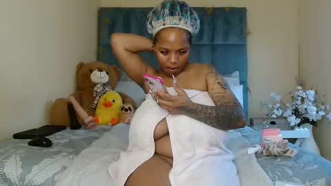Snapshot of big_melons2001 chatting on 10/14/25, 12:50 big_melons2001 online show from 10/14/25, 12:50