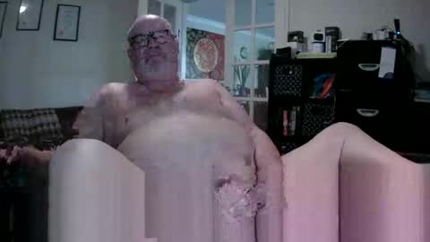 Bigaussie online show from 11/18/25, 03:12