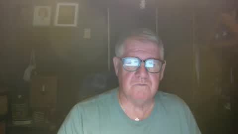 Snapshot of bigbeerdrinker1 chatting on 04/27/26, 03:37 bigbeerdrinker online show from 04/27/26, 03:37