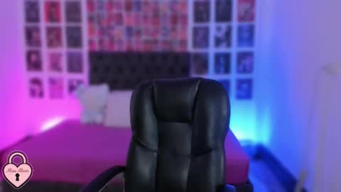 Snapshot of bigboobs_cloe chatting on 10/15/25, 04:51 bigboobs cloe online show from 10/15/25, 04:51