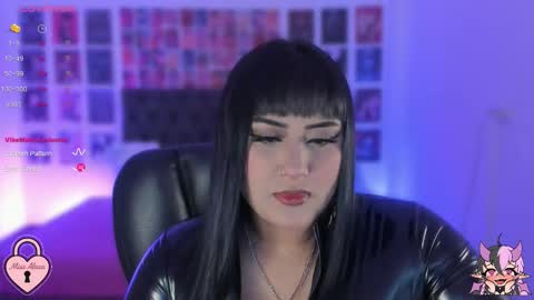 Snapshot of bigboobs_cloe chatting on 10/22/25, 04:35 bigboobs cloe online show from 10/22/25, 04:35