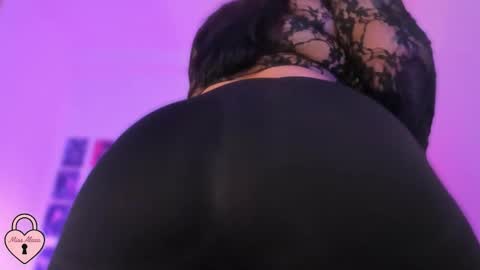 Snapshot of bigboobs_cloe chatting on 11/28/25, 05:21 bigboobs cloe online show from 11/28/25, 05:21