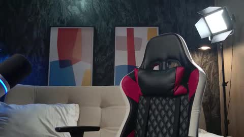 Snapshot of bigboottyxxx chatting on 11/08/25, 02:34 kyra Moor online show from 11/08/25, 02:34