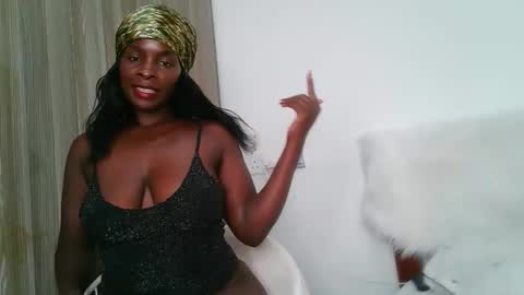 Snapshot of bigbooty_dimples chatting on 01/19/26, 02:54 Vee online show from 01/19/26, 02:54