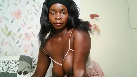 Snapshot of bigbooty_dimples chatting on 02/08/26, 11:19 Vee online show from 02/08/26, 11:19